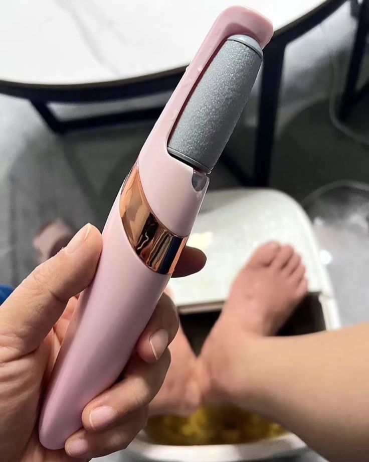 FOOT PEDICURE TOOL. REMOVE DEAD SKIN FROM YOUR FOOT